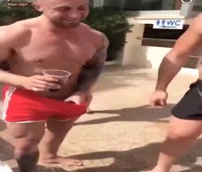 Muscle Dude Gets Sucked